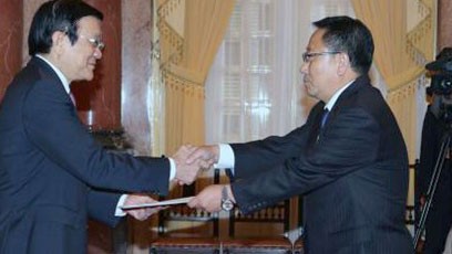 Newly accredited ambassadors welcomed by State President  - ảnh 1
